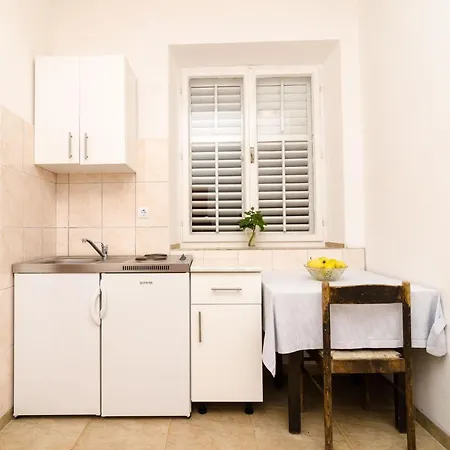 Kiko - With Balcony A5 פומנה