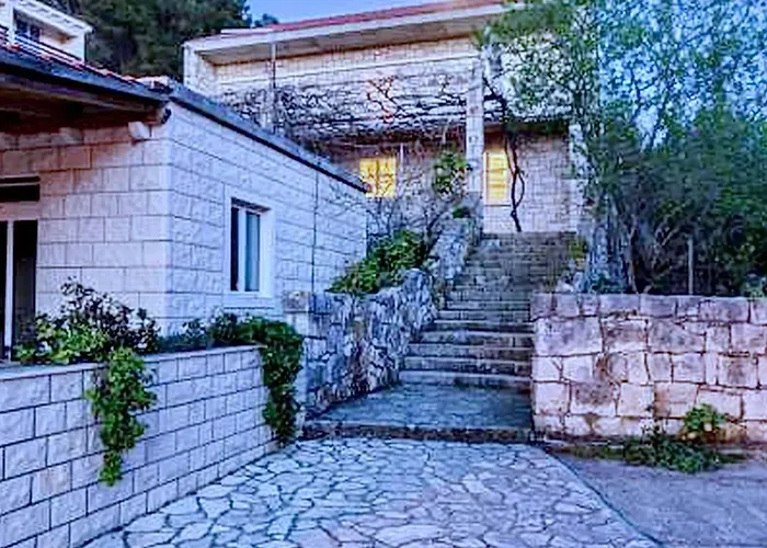 Kiko - With Balcony A5 아파트 *